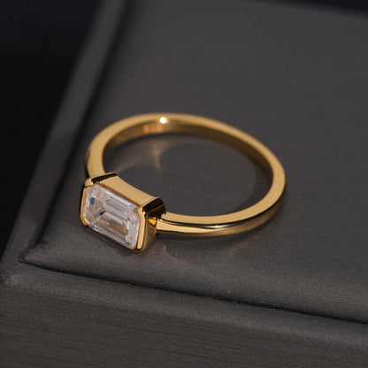 .925 SILVER EMERALD CUT IN BEZEL SETTING MOISSANITE ENGAGEMENT RING VTRG1005