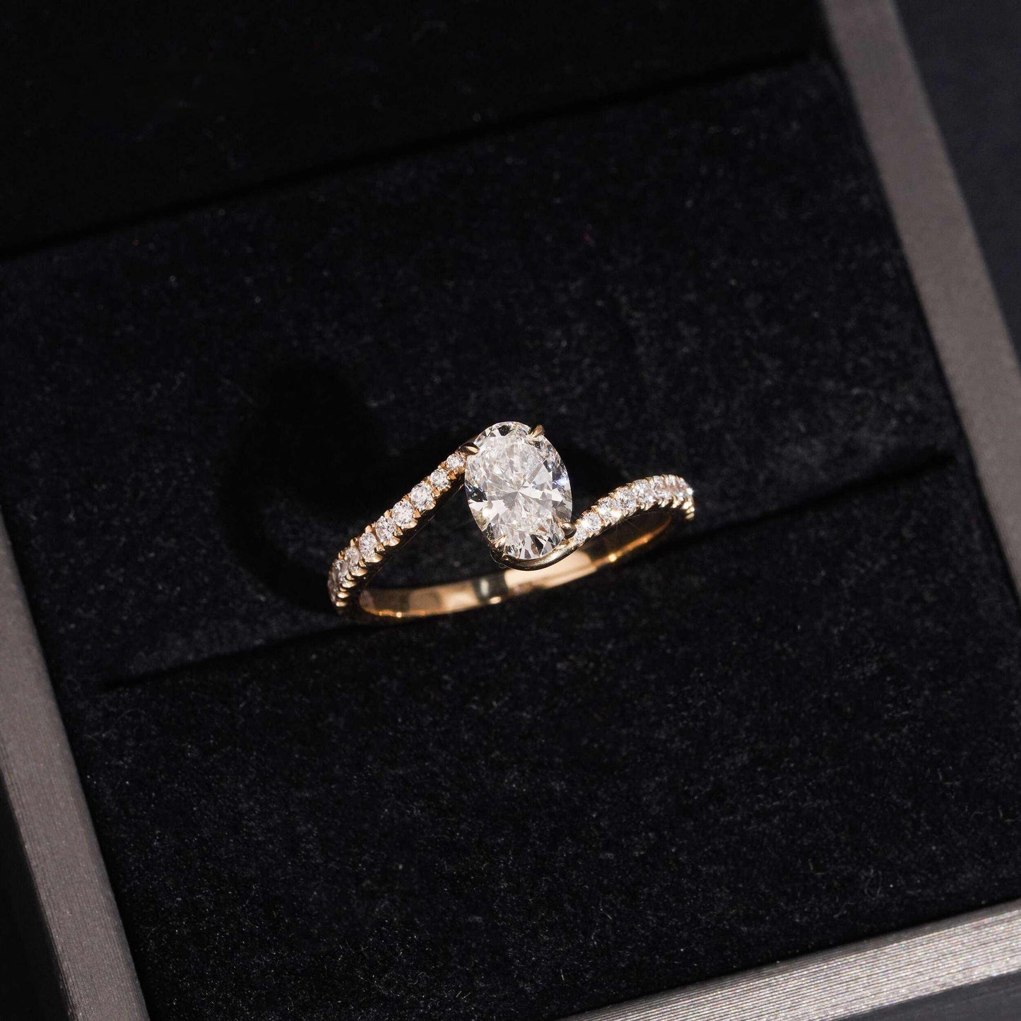 14K GOLD OVAL CUT LAB GROWN DIAMOND WITH SEMI PAVE SWIRL BAND ENGAGEMENT RING VTRG1030