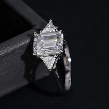 .925 SILVER EMERALD TRILLION CUT MOISSANITE ENGAGEMENT RING VTRG1002