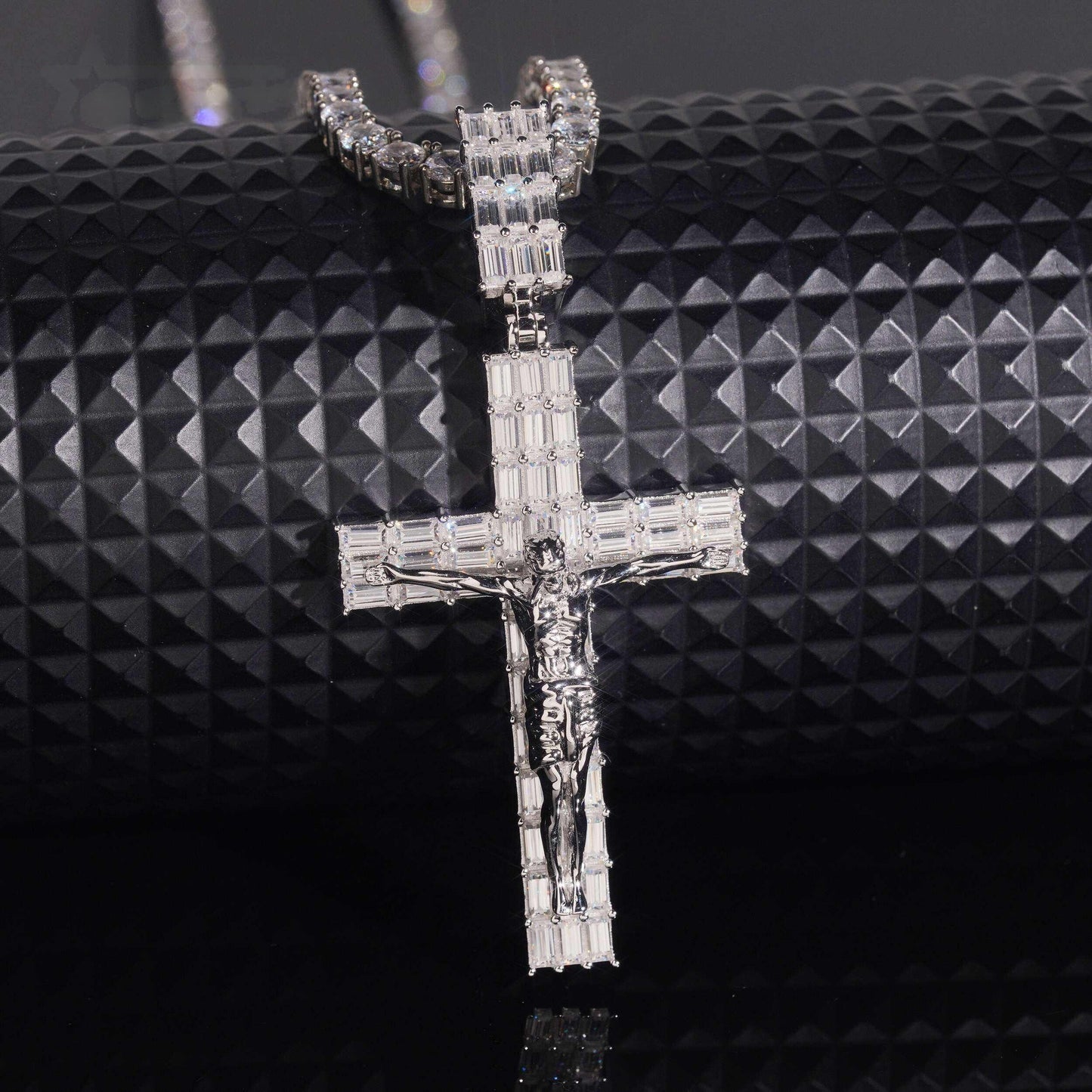 .925 SILVER CRUCIFIX BAGUETTE CUT MOISSANITE PENDANT VTPT0007