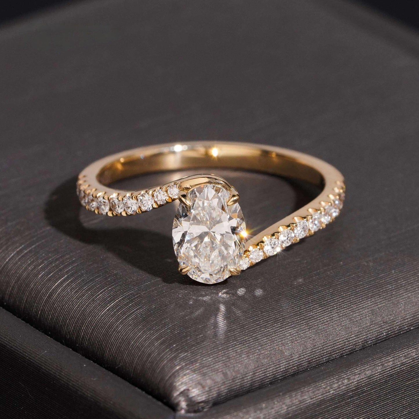 14K GOLD OVAL CUT LAB GROWN DIAMOND WITH SEMI PAVE SWIRL BAND ENGAGEMENT RING VTRG1030