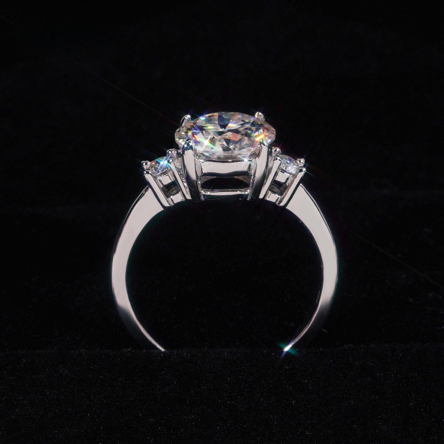 .925 SILVER ROUND BRILLIANT CUT MOISSANITE ENGAGEMENT RING WITH SIDE STONES VTRG1014