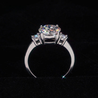 .925 SILVER ROUND BRILLIANT CUT MOISSANITE ENGAGEMENT RING WITH SIDE STONES VTRG1014