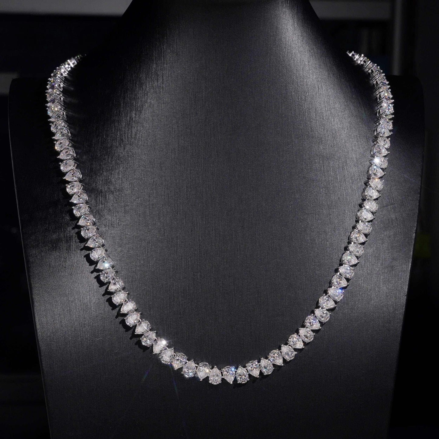.925 SILVER PEAR CUT MOISSANITE TENNIS CHAIN VTNL1004