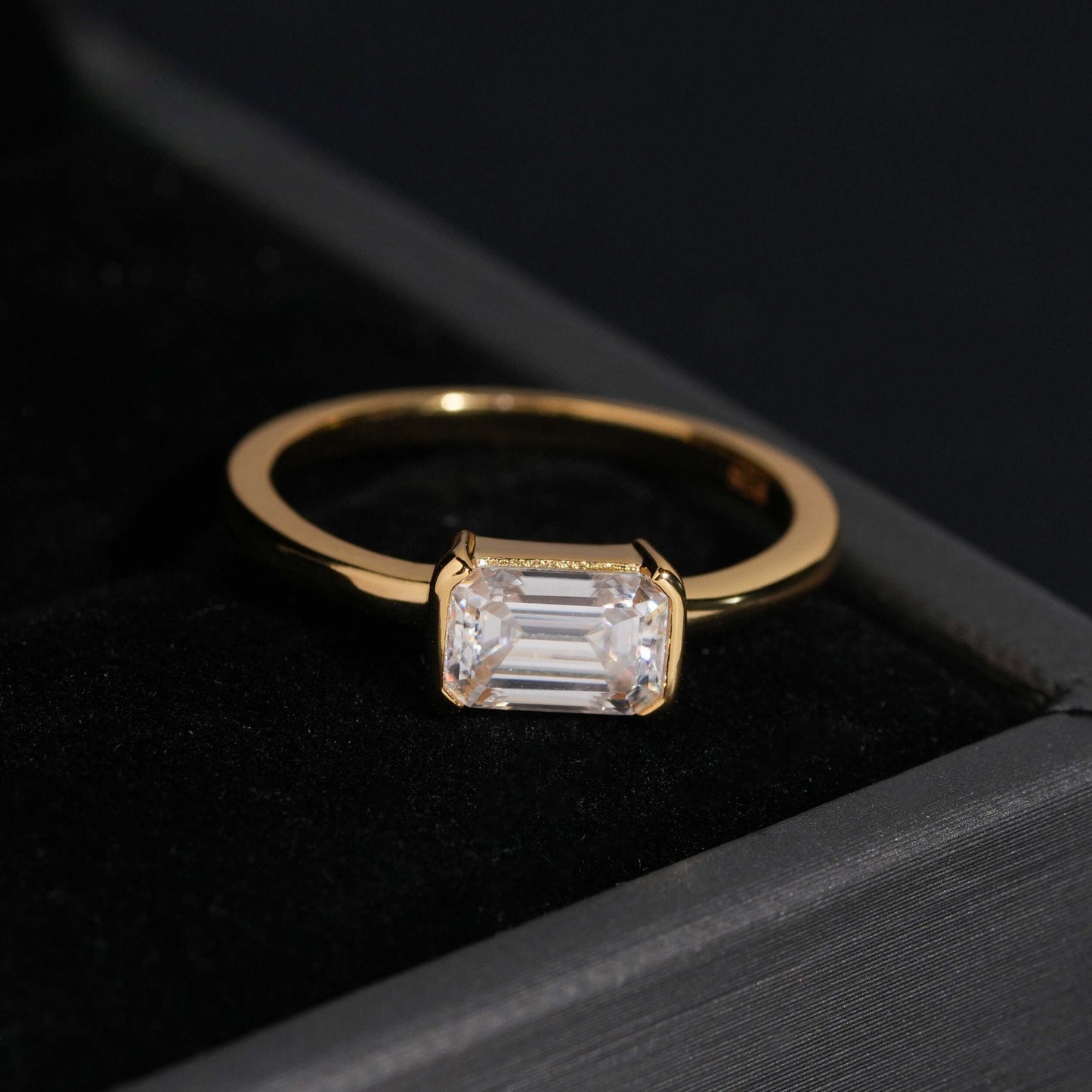 .925 SILVER EMERALD CUT IN BEZEL SETTING MOISSANITE ENGAGEMENT RING VTRG1005