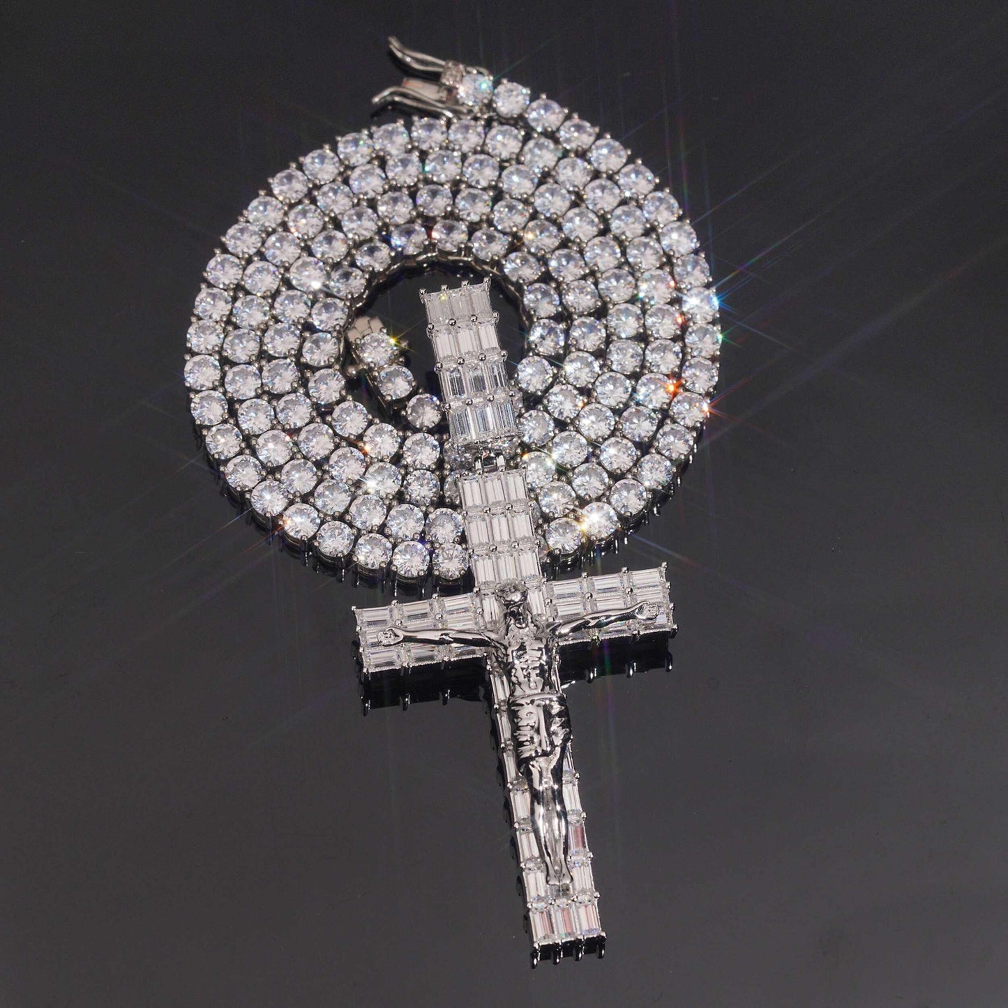 .925 SILVER CRUCIFIX BAGUETTE CUT MOISSANITE PENDANT VTPT0007