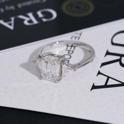.925 SILVER EMERALD TRILLION CUT MOISSANITE ENGAGEMENT RING VTRG1002