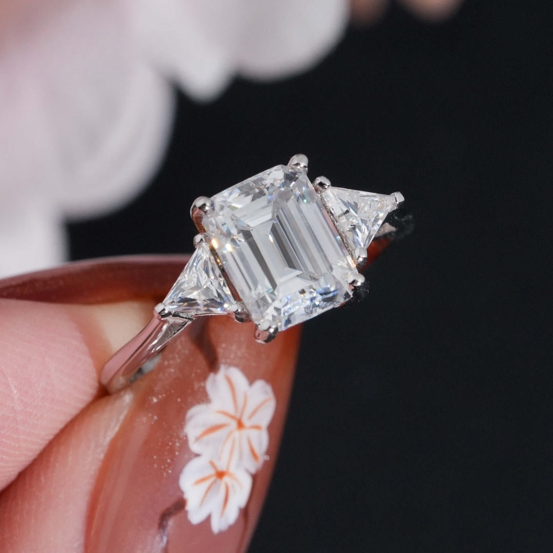 .925 SILVER EMERALD TRILLION CUT MOISSANITE ENGAGEMENT RING VTRG1002