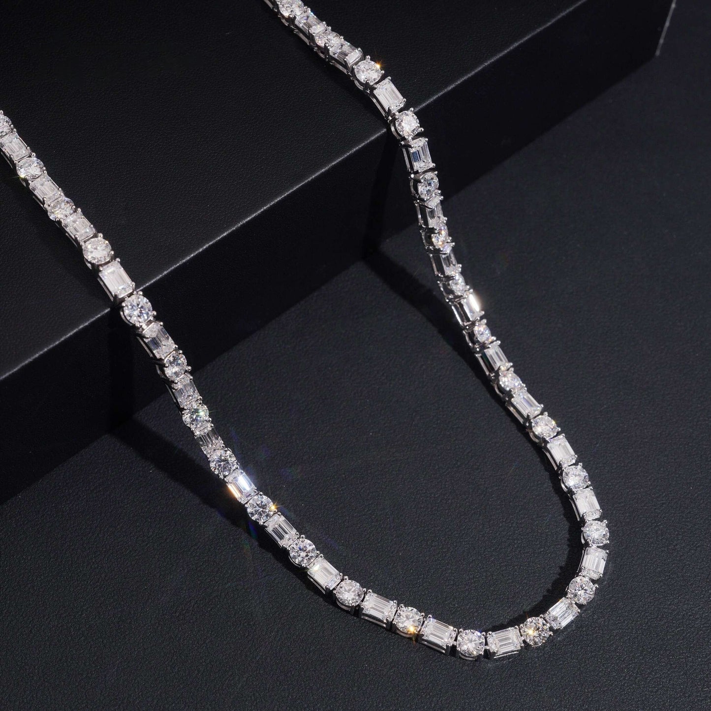 .925 SILVER MIXED ROUND-EMERALD CUT MOISSANITE TENNIS CHAIN VTNL1006